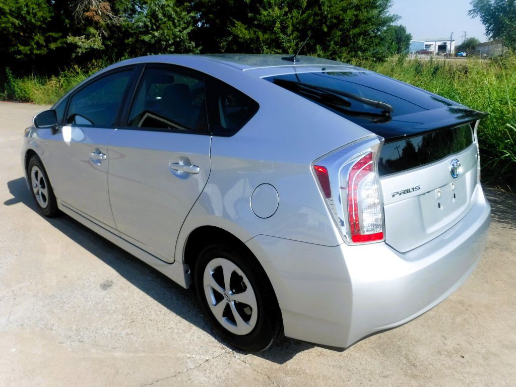 2012 Toyota Prius Image 12