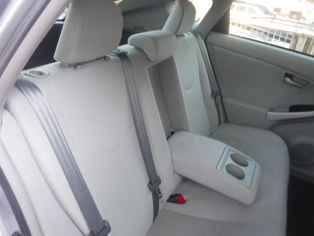 2012 Toyota Prius Image 32
