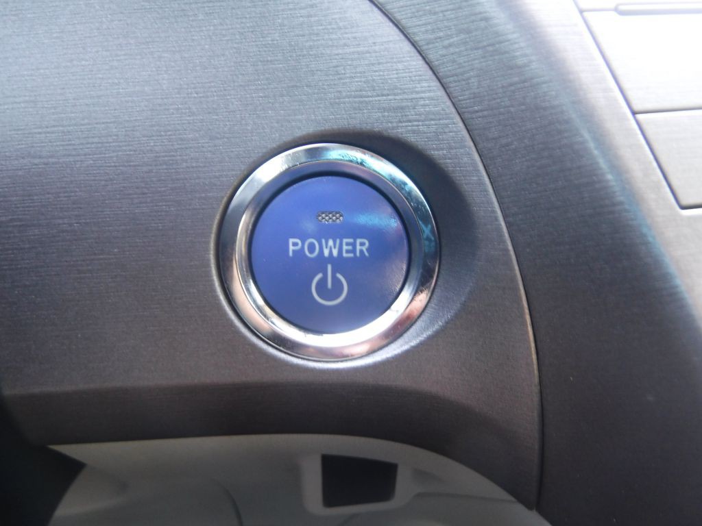 2012 Toyota Prius Image 40