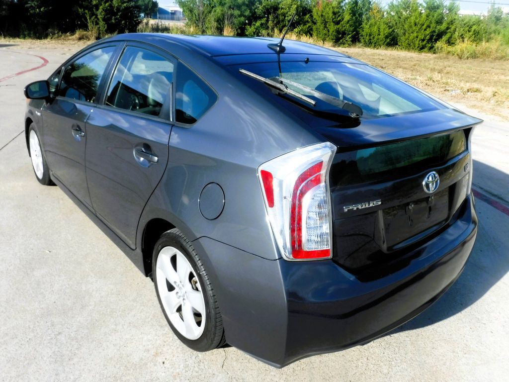 2012 Toyota Prius Image 12
