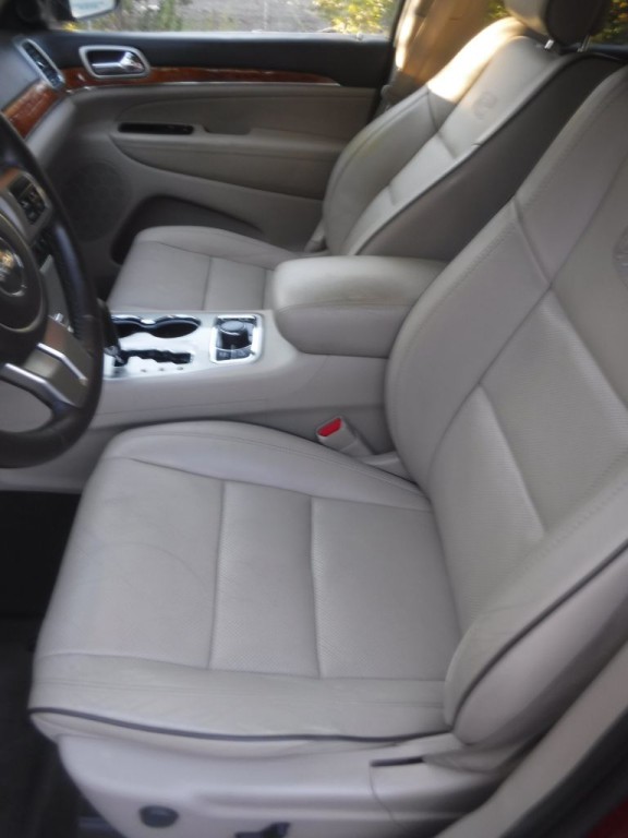 2011 Jeep Grand Cherokee Image 25