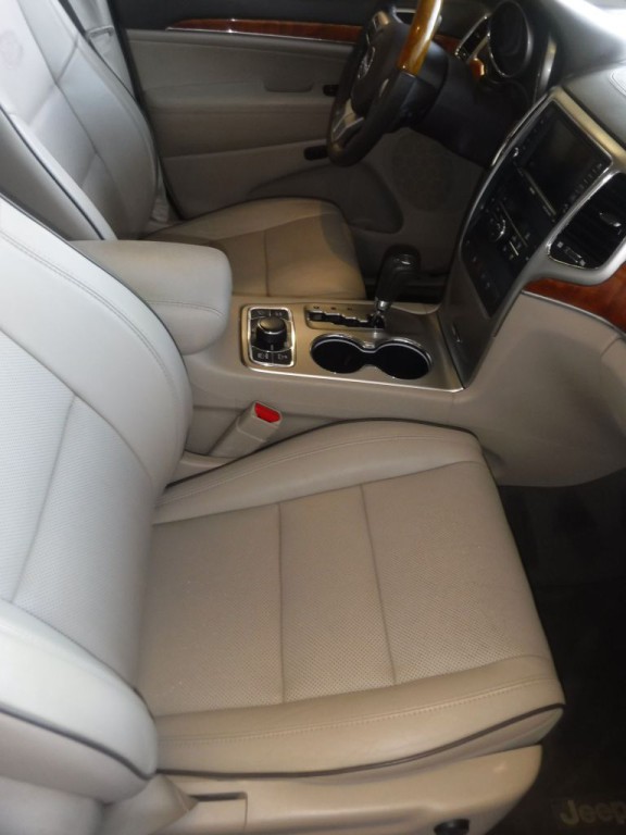 2011 Jeep Grand Cherokee Image 26