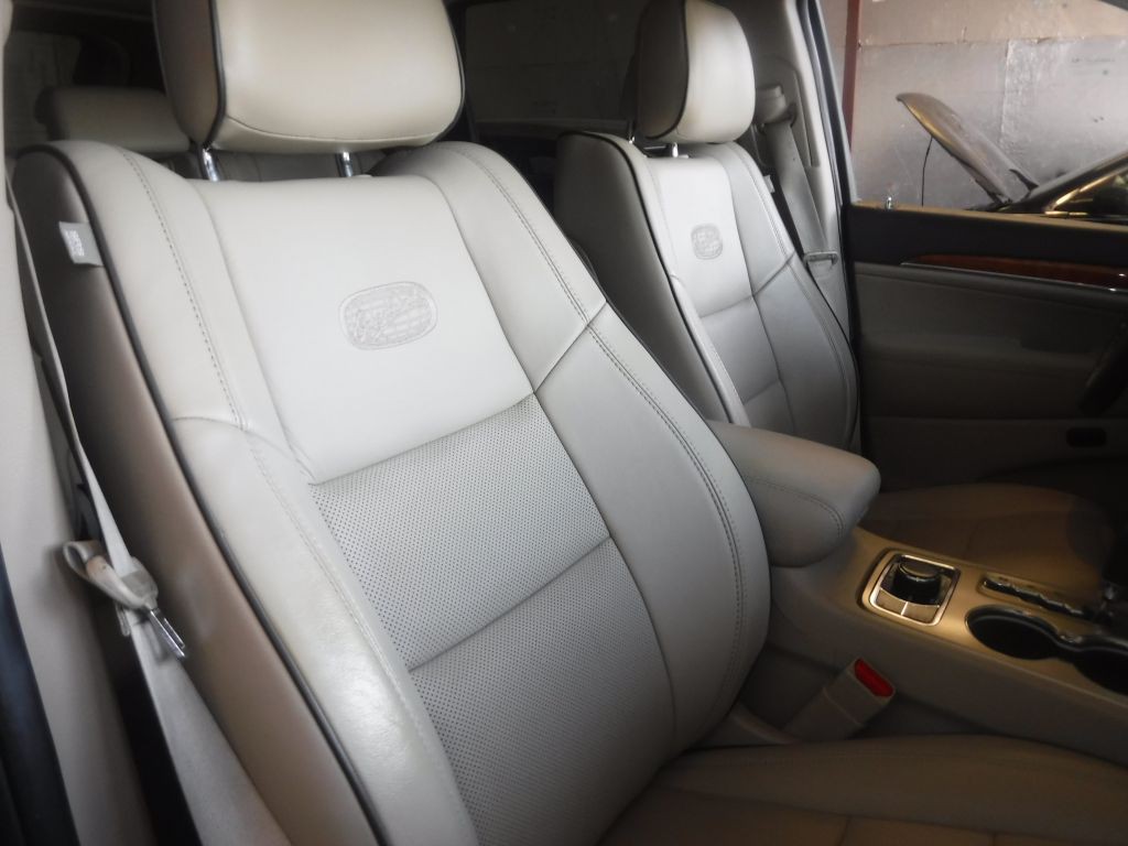 2011 Jeep Grand Cherokee Image 28