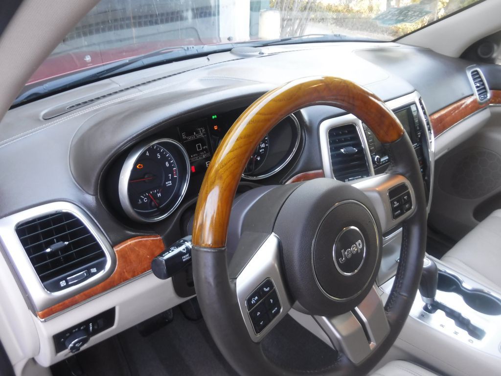 2011 Jeep Grand Cherokee Image 29