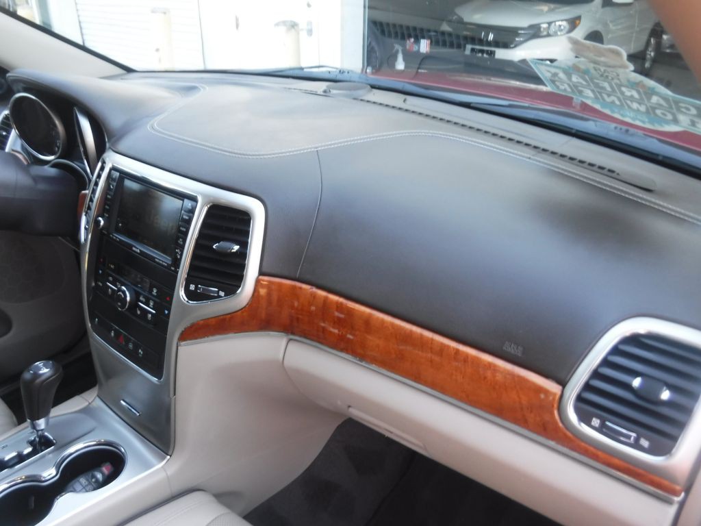 2011 Jeep Grand Cherokee Image 30