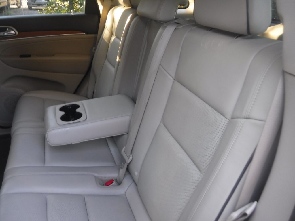 2011 Jeep Grand Cherokee Image 33