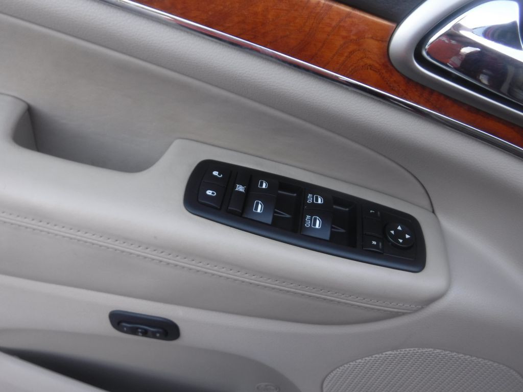 2011 Jeep Grand Cherokee Image 47