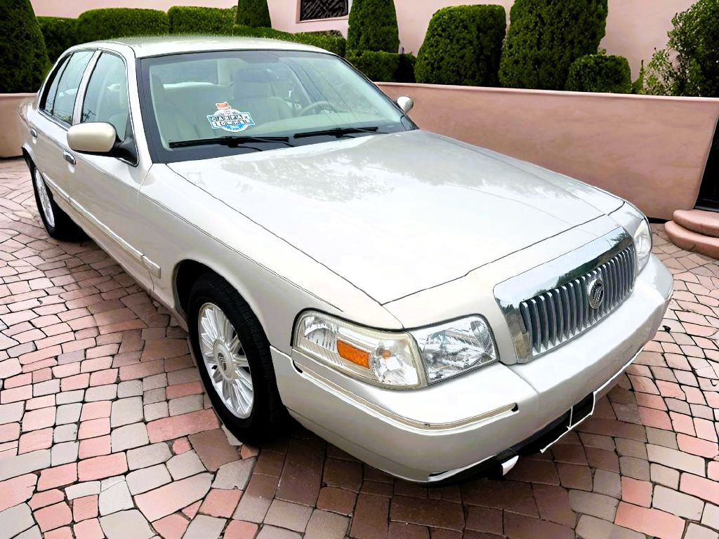 2008 Mercury Grand Marquis Image 1