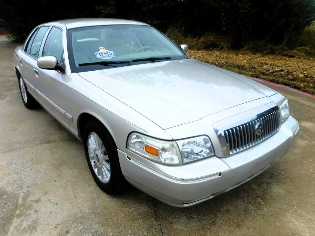 2008 Mercury Grand Marquis Image 2