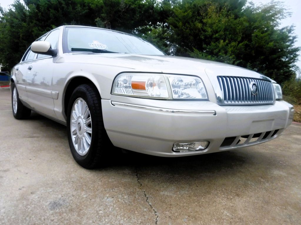 2008 Mercury Grand Marquis Image 3