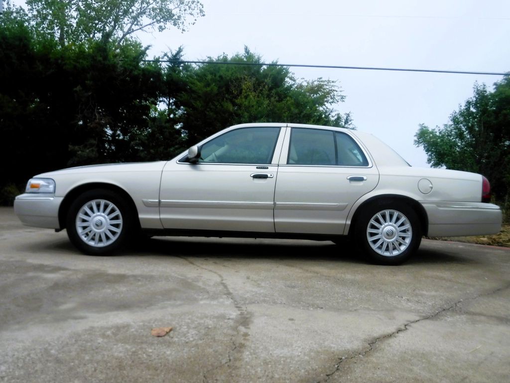 2008 Mercury Grand Marquis Image 11