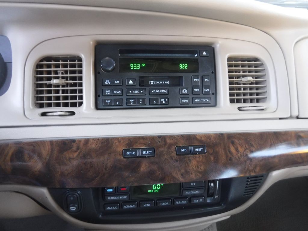 2008 Mercury Grand Marquis Image 35