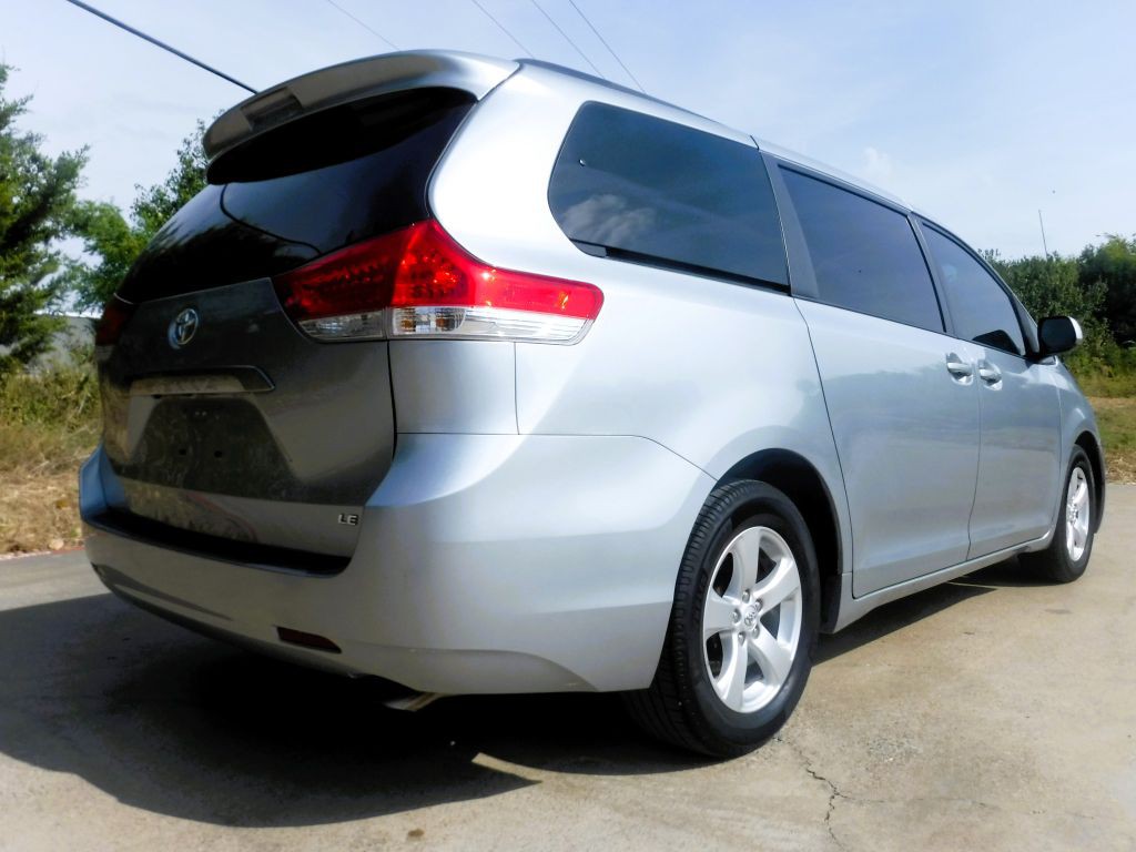 2014 Toyota Sienna Image 7