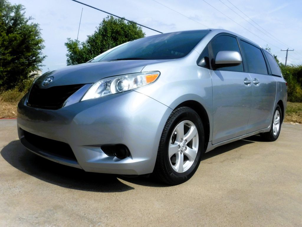 2014 Toyota Sienna Image 9