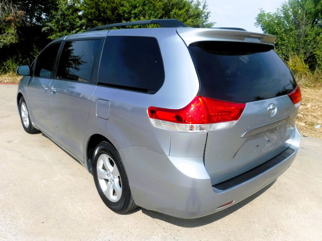 2014 Toyota Sienna Image 12