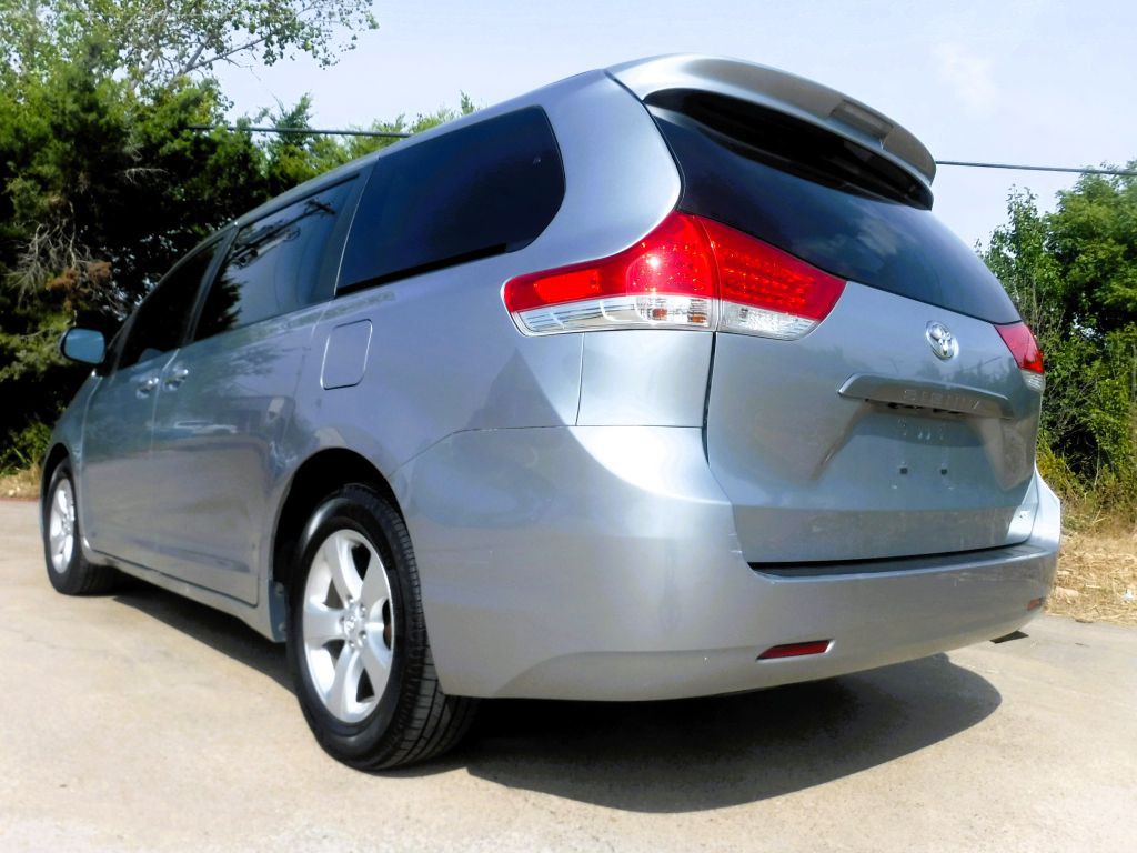 2014 Toyota Sienna Image 13