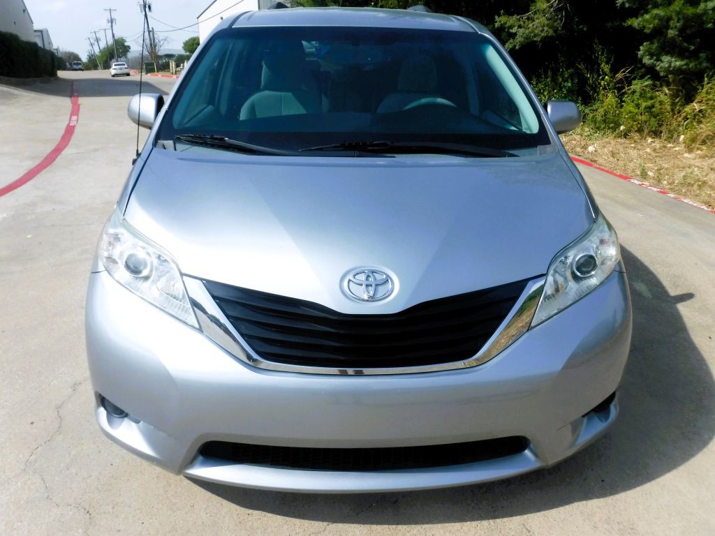 2014 Toyota Sienna Image 14