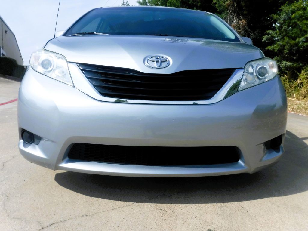 2014 Toyota Sienna Image 15