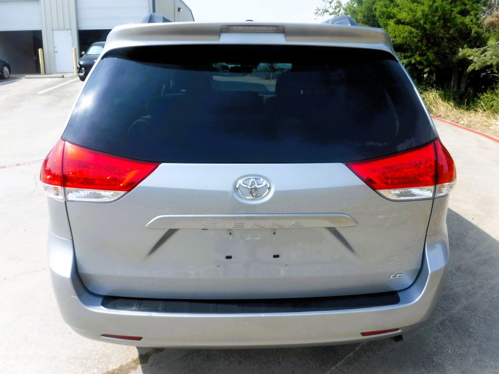 2014 Toyota Sienna Image 16