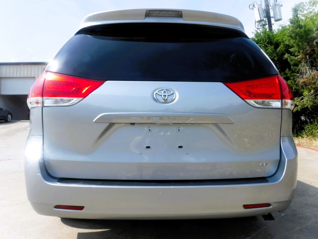 2014 Toyota Sienna Image 17