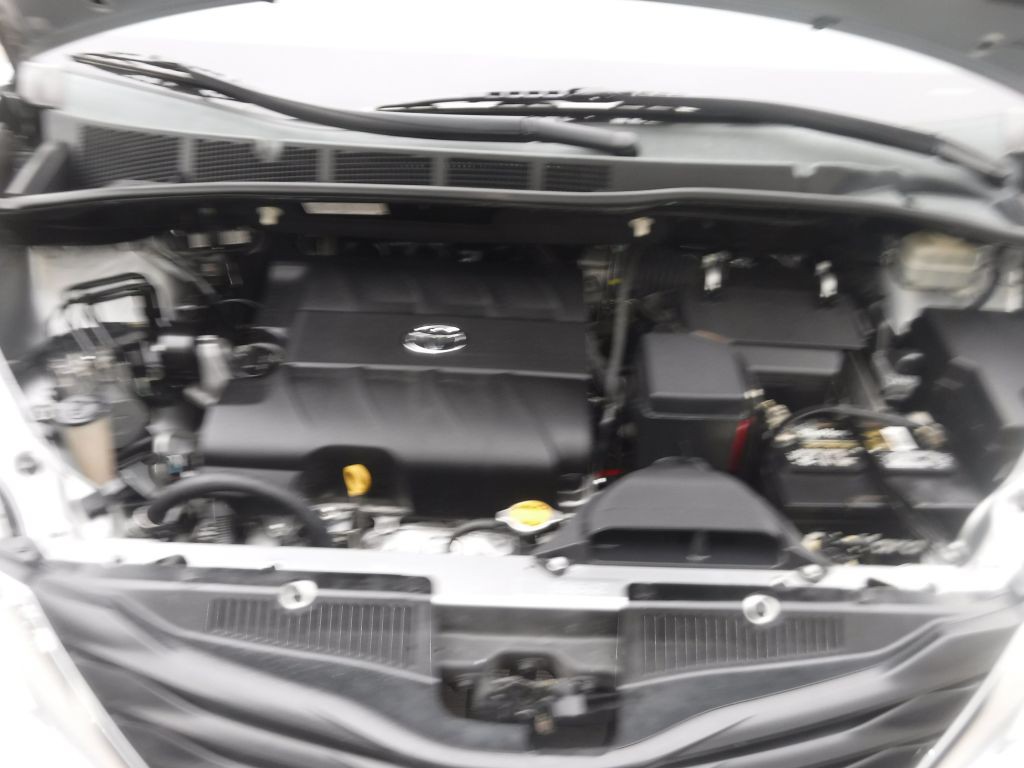 2014 Toyota Sienna Image 20