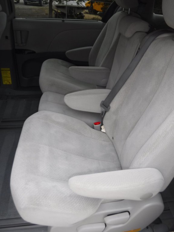 2014 Toyota Sienna Image 30