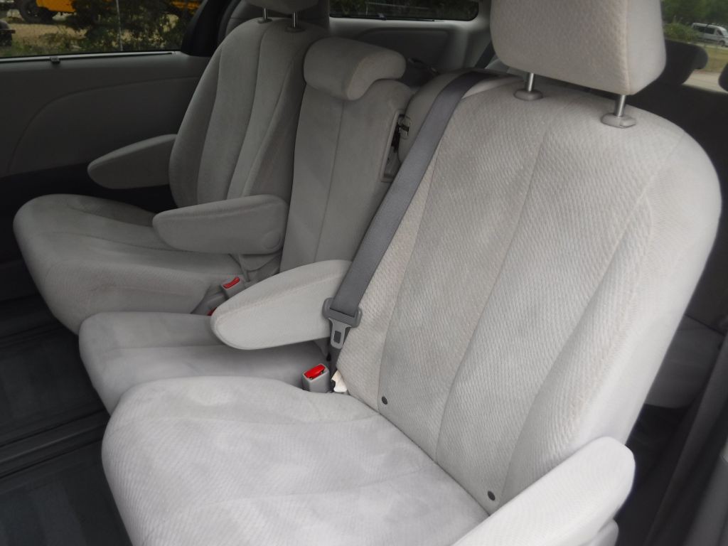 2014 Toyota Sienna Image 31