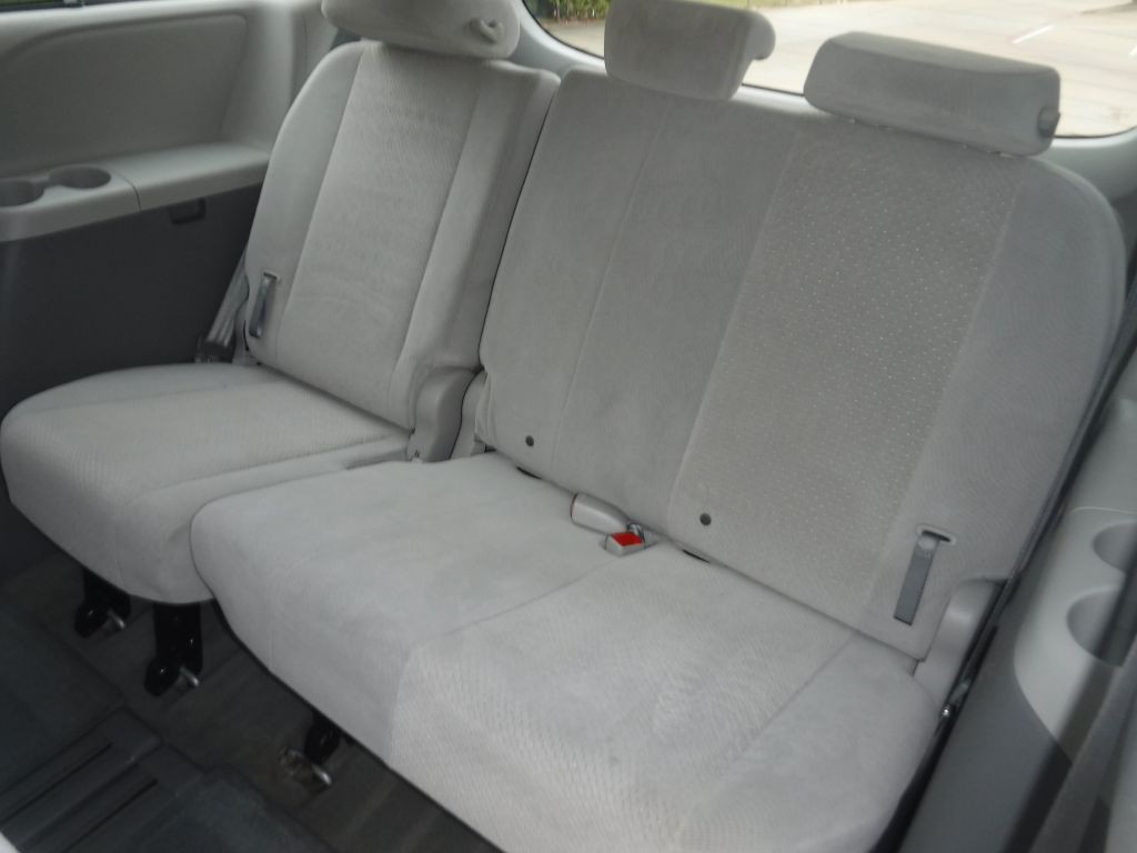 2014 Toyota Sienna Image 35