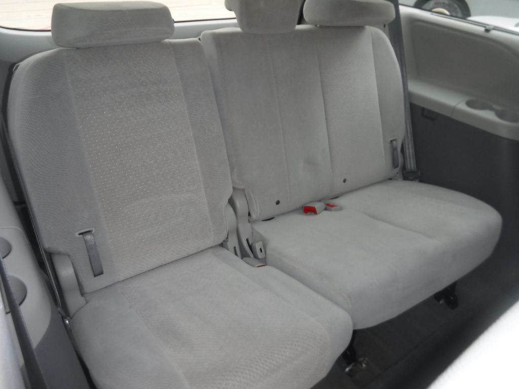 2014 Toyota Sienna Image 36