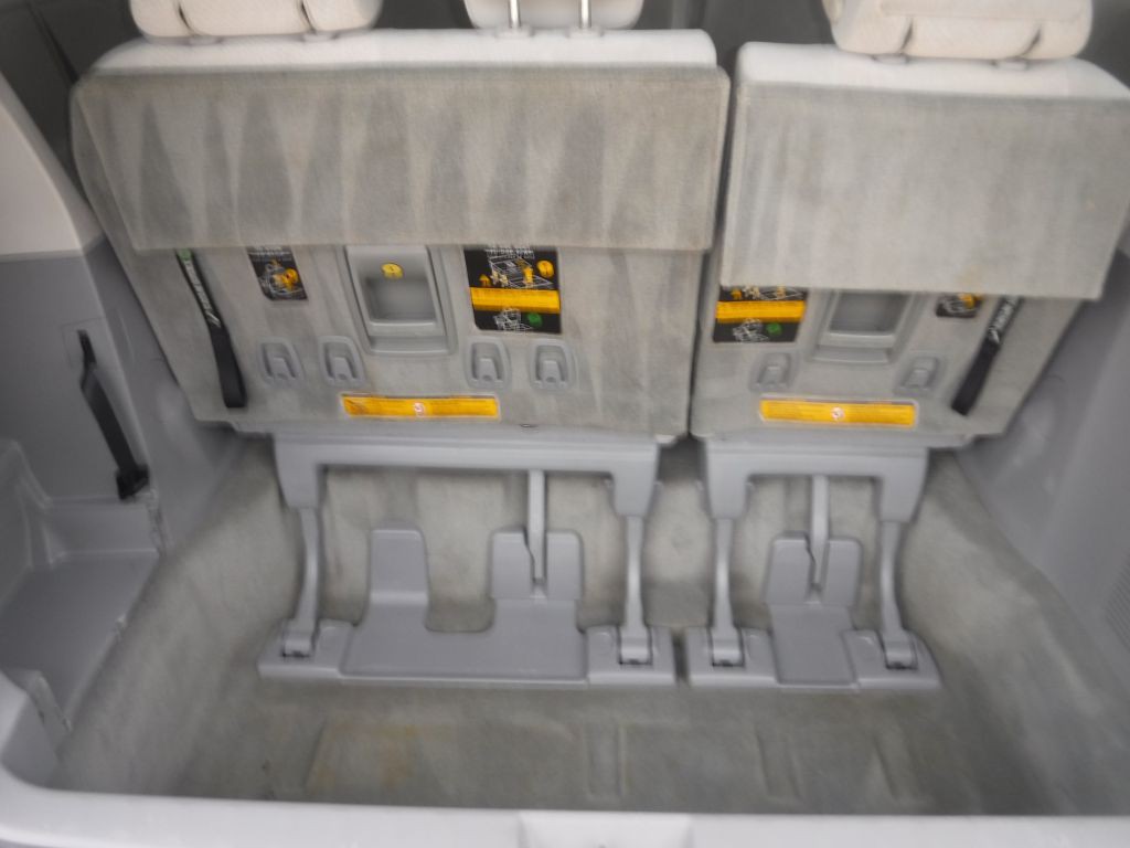 2014 Toyota Sienna Image 37