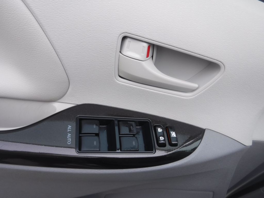 2014 Toyota Sienna Image 44