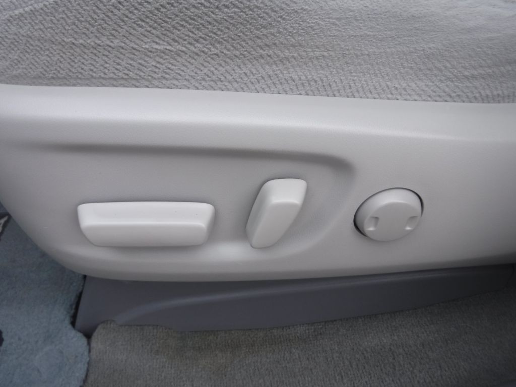 2014 Toyota Sienna Image 46