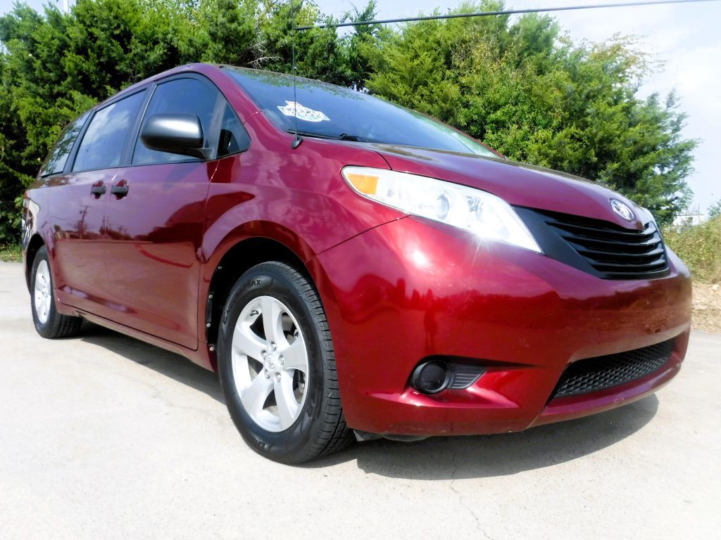 2012 Toyota Sienna Image 4