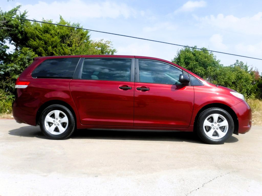 2012 Toyota Sienna Image 6