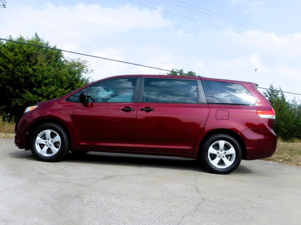 2012 Toyota Sienna Image 12