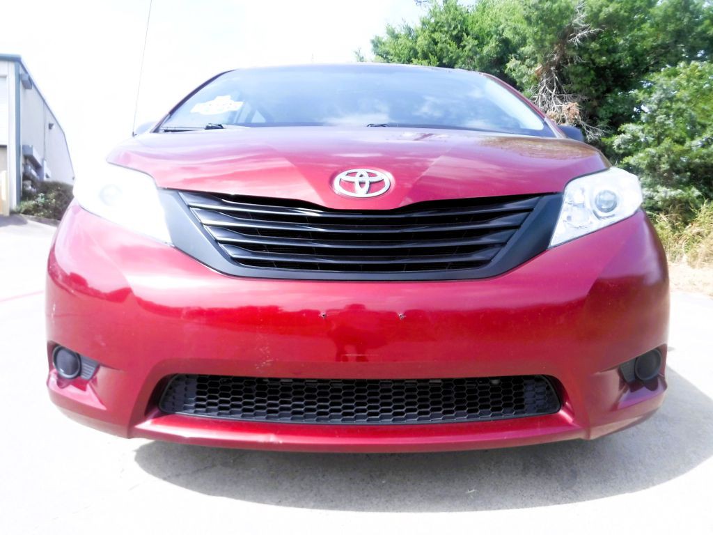 2012 Toyota Sienna Image 16