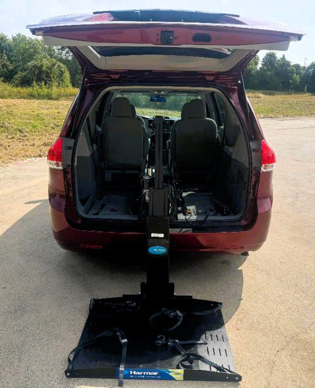 2012 Toyota Sienna Image 19