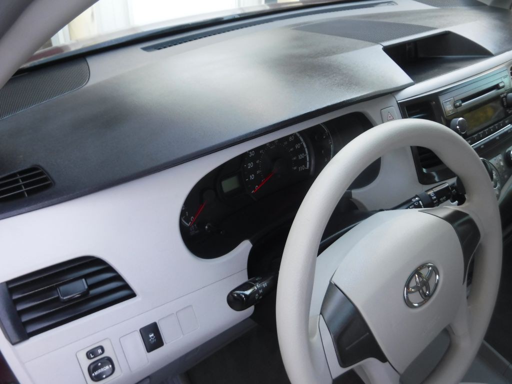 2012 Toyota Sienna Image 30