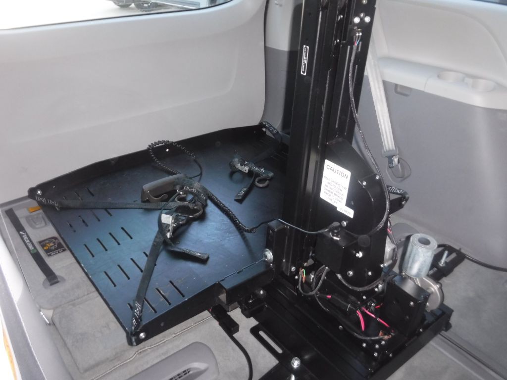 2012 Toyota Sienna Image 37