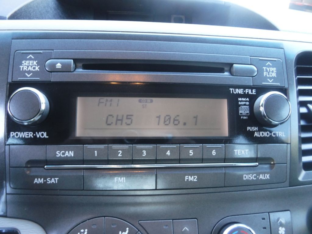 2012 Toyota Sienna Image 41