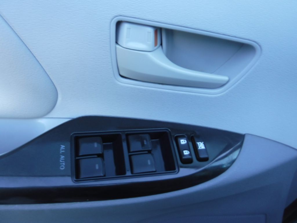 2012 Toyota Sienna Image 46