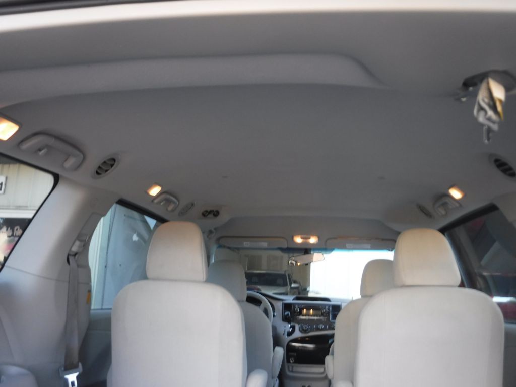 2012 Toyota Sienna Image 47