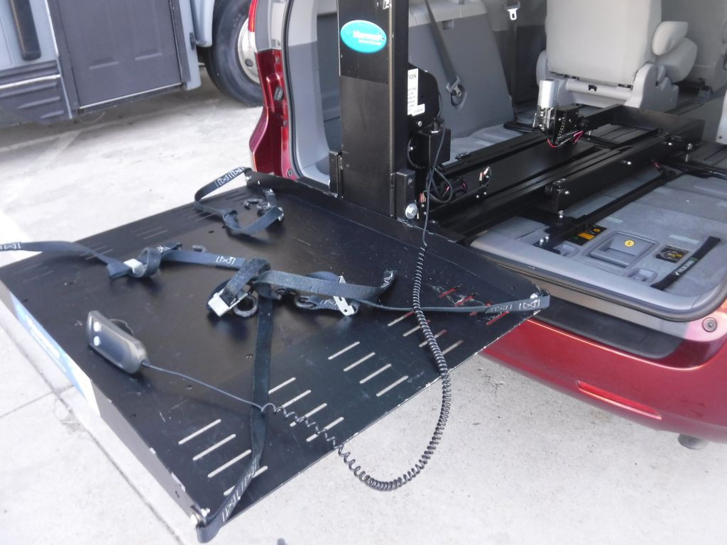 2012 Toyota Sienna Image 50