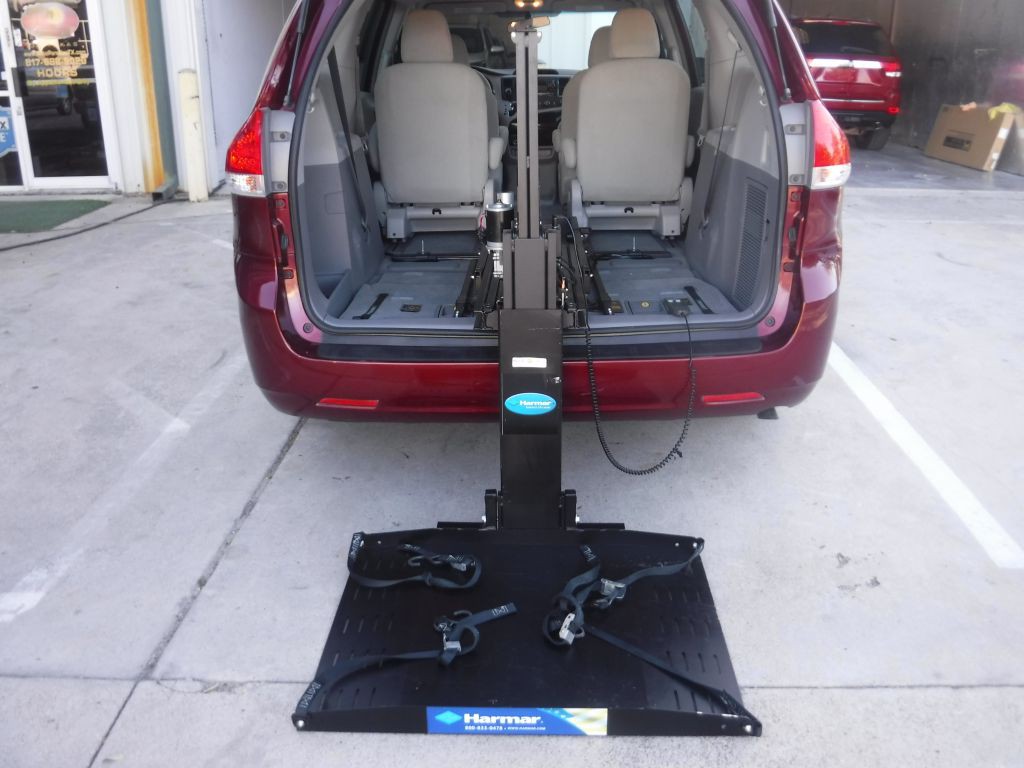 2012 Toyota Sienna Image 52