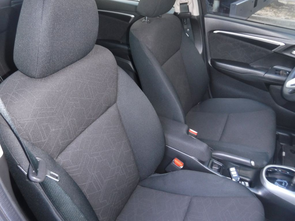 2016 Honda Fit Image 28