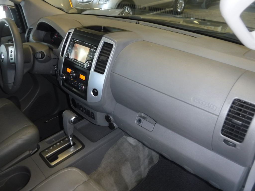 2016 Nissan Frontier Image 32