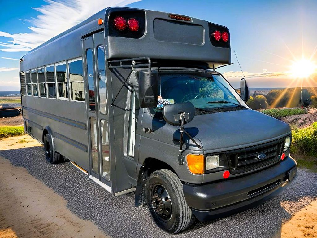 2003 Ford Econoline Image 1