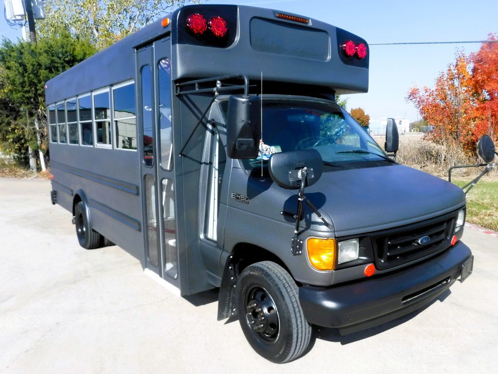 2003 Ford Econoline Image 2