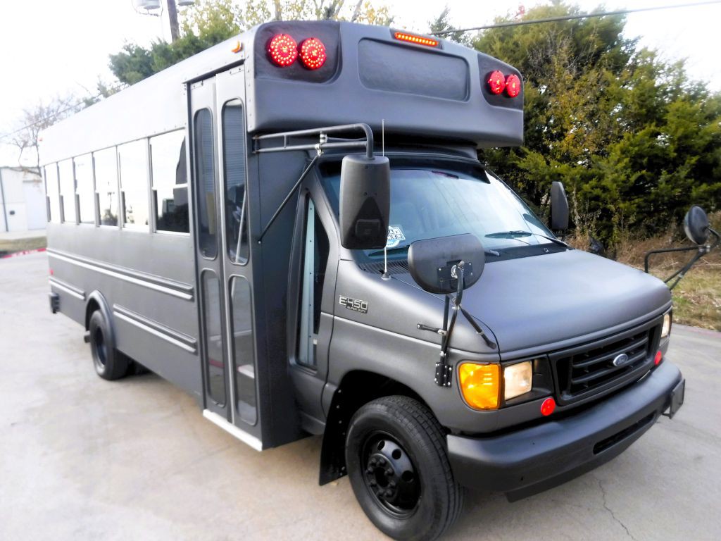 2003 Ford Econoline Image 3