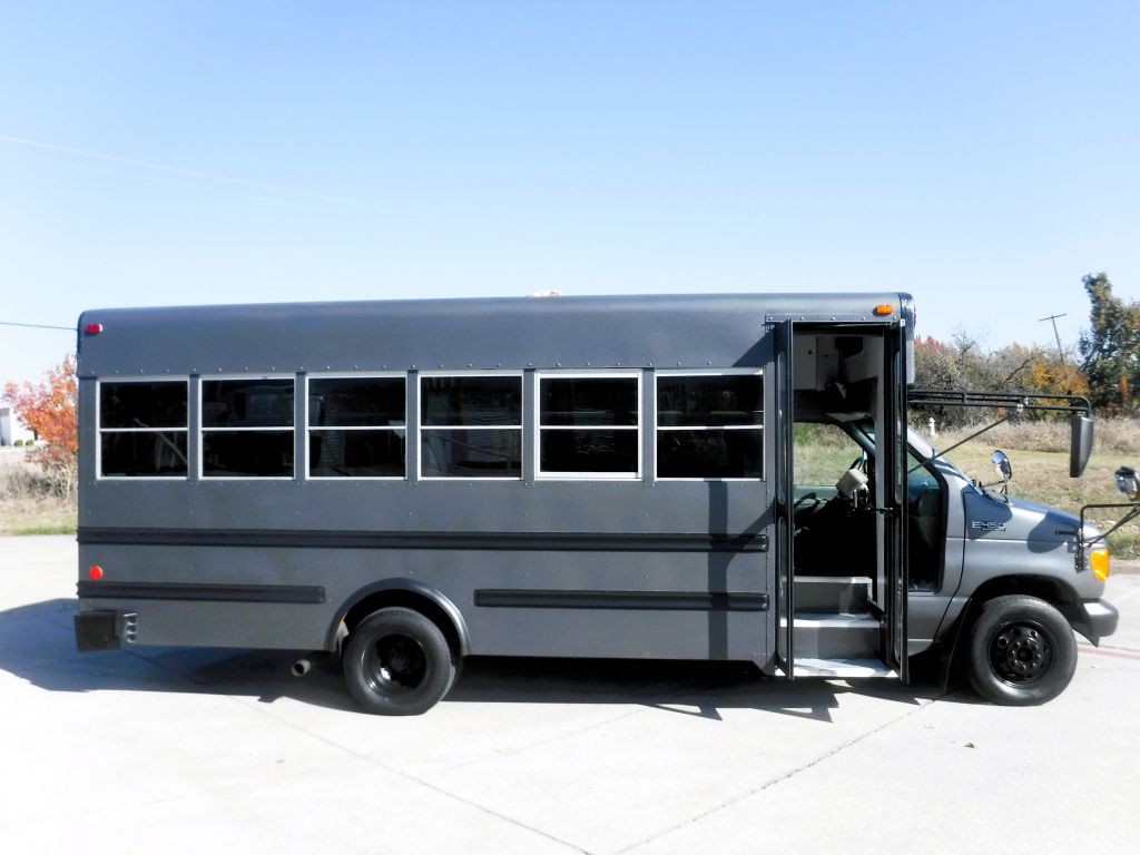 2003 Ford Econoline Image 5